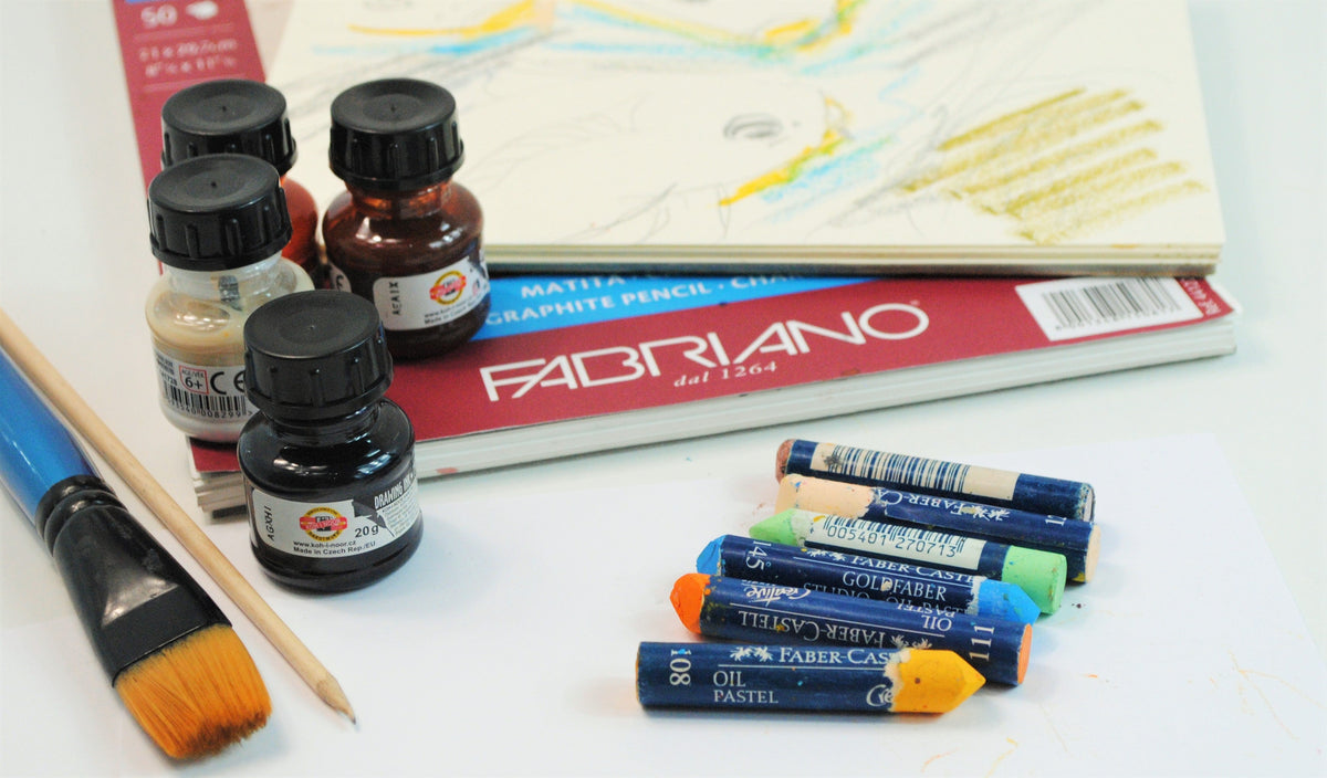 Een creatieve, ongewone combinatie: Oost-Indische inkt en oliepastels!