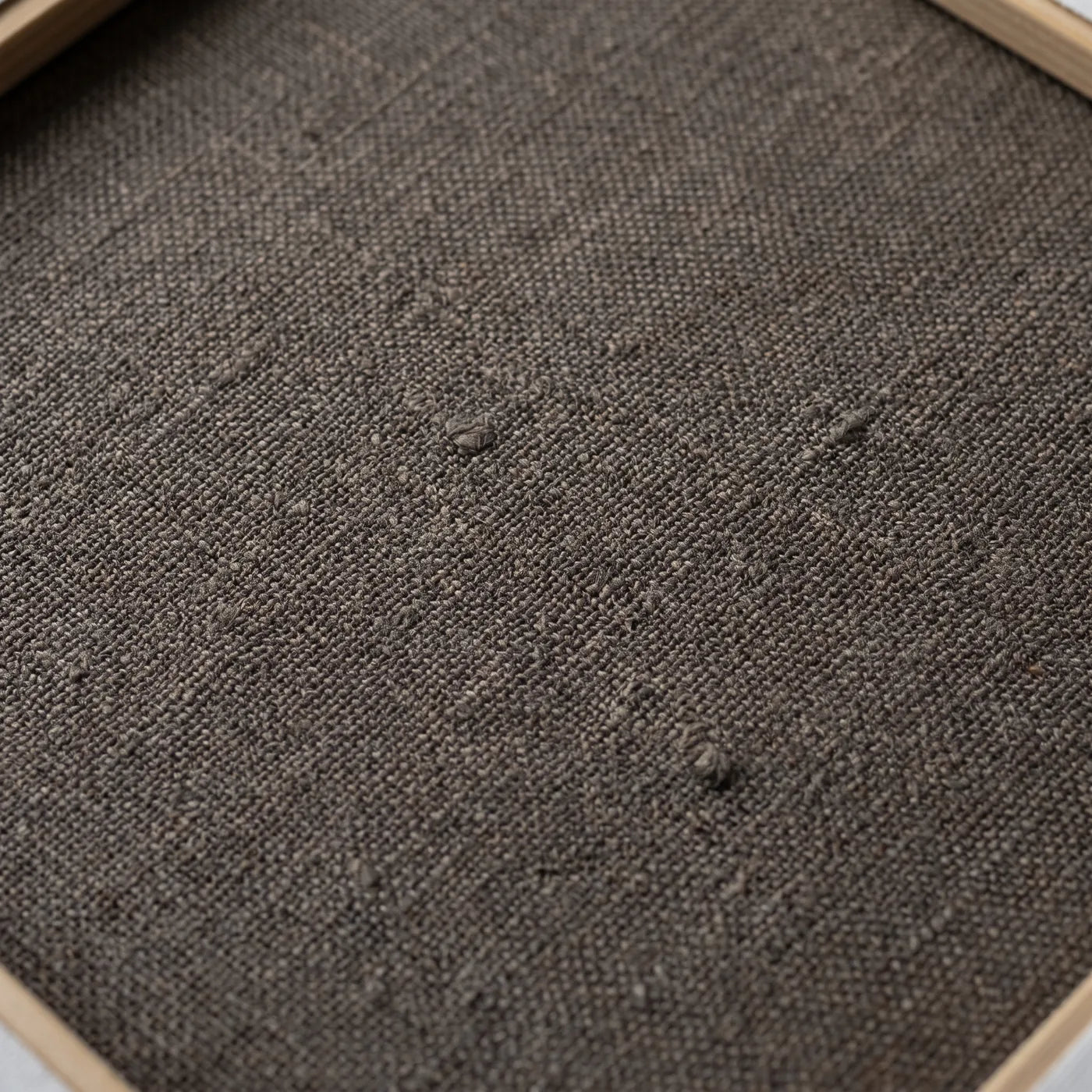 Raw linen of MUSEAL canvas, weave 12.5 × 12.5 threads/cm²
